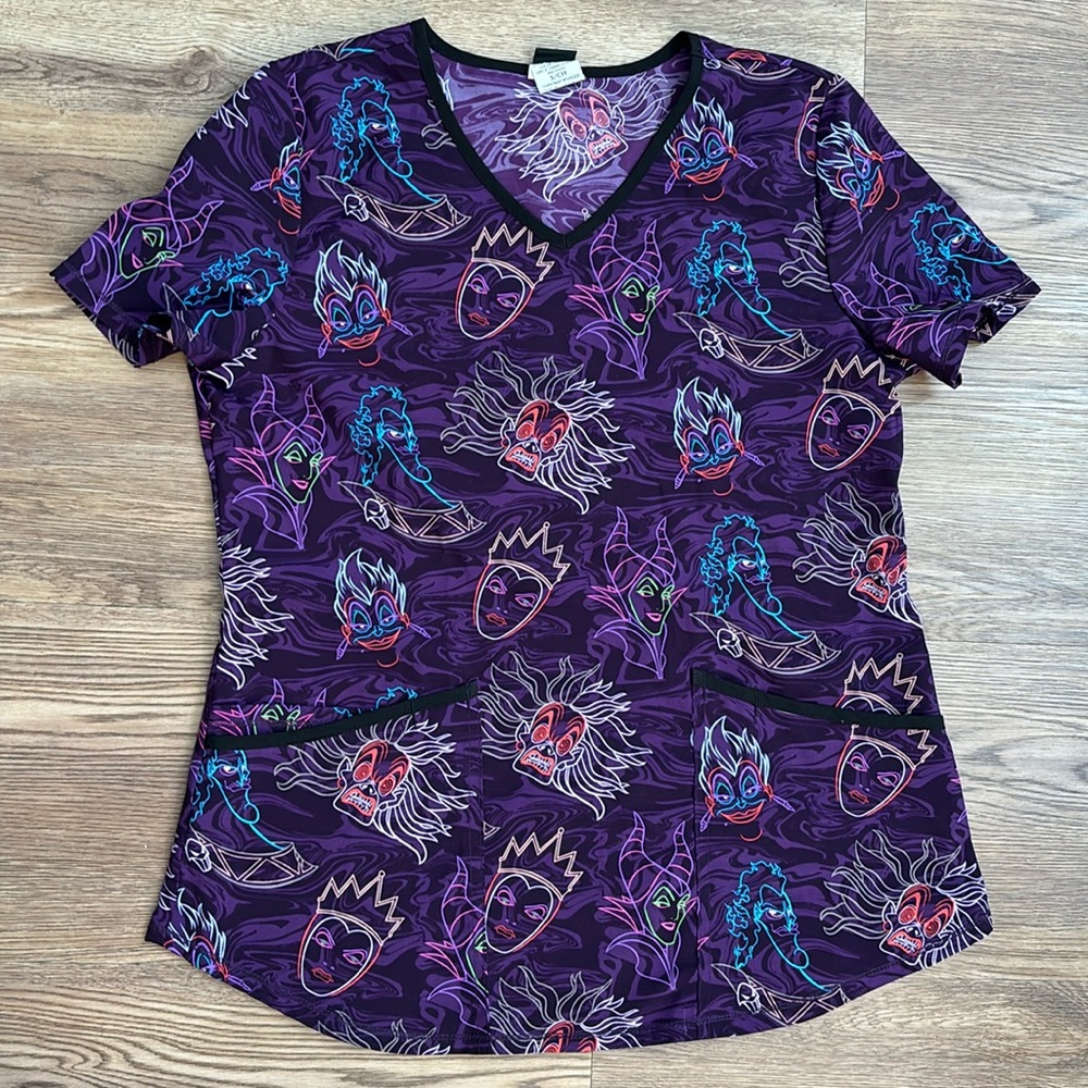 ⭐️Villains scrub top⭐️